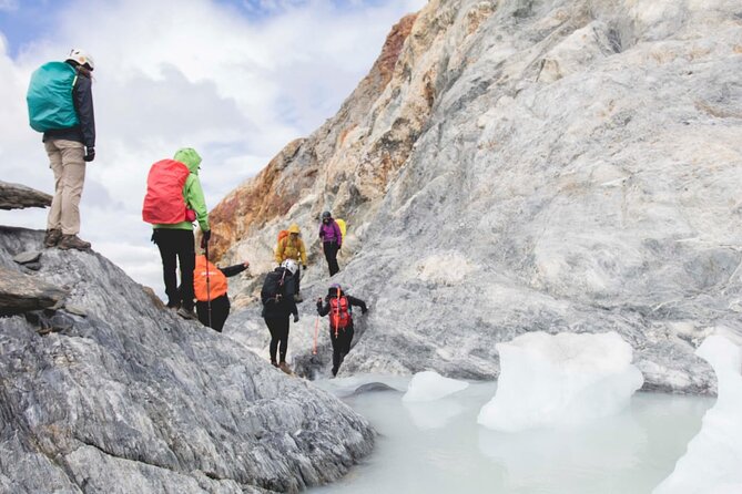 Full Day Reduced Tour to the Ojo del Albino Glacier in Argentina - Tierra Mayor Valley and its Sierra Alvear viewpoint