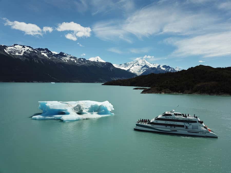 Gourmet Glacier Cruise & Footbridges of Perito Moreno - Sailing through Boca del Diablo
