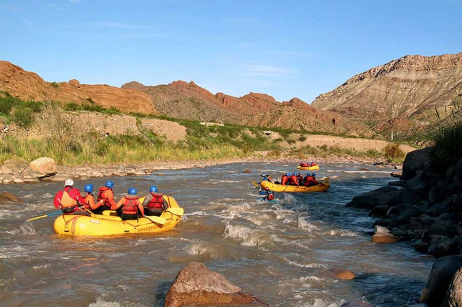 Half Day Rafting Mendoza River - Practical packing advice for a wet mountain day