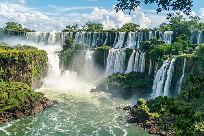Iguazú Falls Private Full Day Tour - Arrival at Puerto Iguazú and entry into the park
