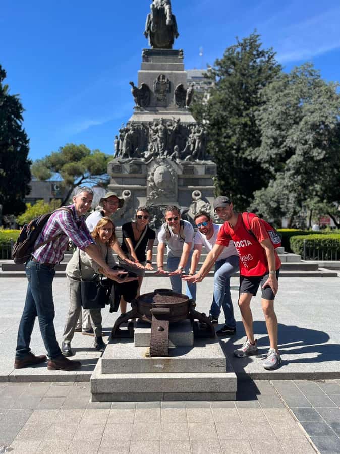La Docta Free Walking Tour "Córdoba La Antigua". - Plaza San Martín and the city’s opening chapter