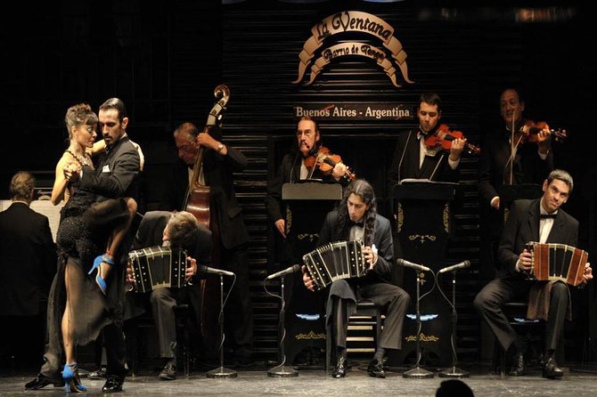 La Ventana Tango Show & Dinner with Optional Classic Bus Ride - La Ventana in San Telmo: tango inside an old tenement