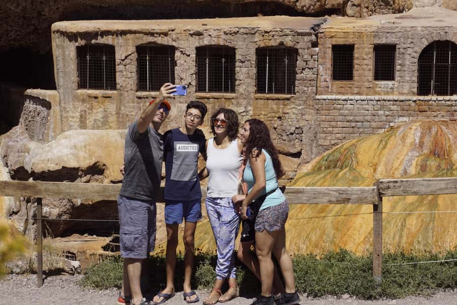 Mendoza: Aconcagua, Uspallata & Puente del Inca Day Trip - Guides, language, and the human side of the trip