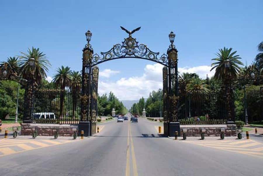 Mendoza: Half-Day Sightseeing City Tour - Starting around Alameda and Mendoza’s first foundations