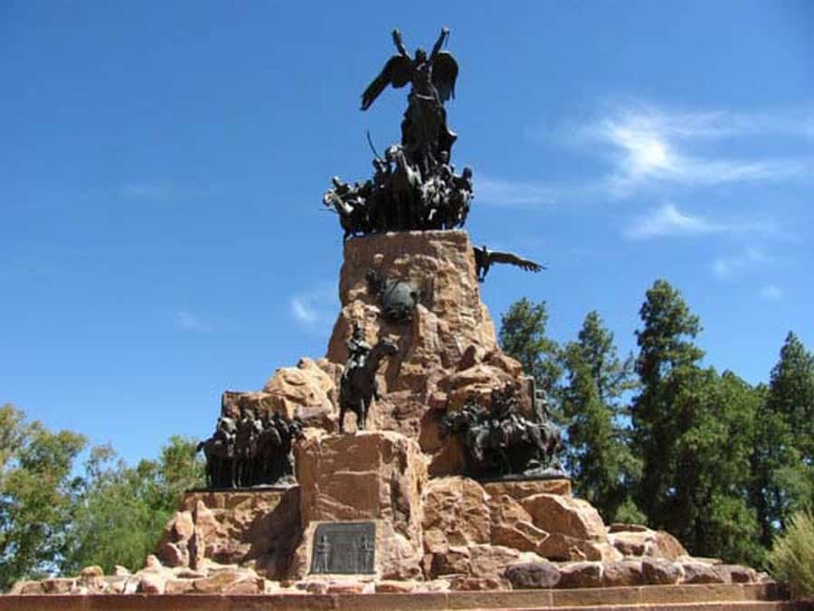 Mendoza: Half-Day Sightseeing City Tour - Downtown squares, avenues, and civic landmarks