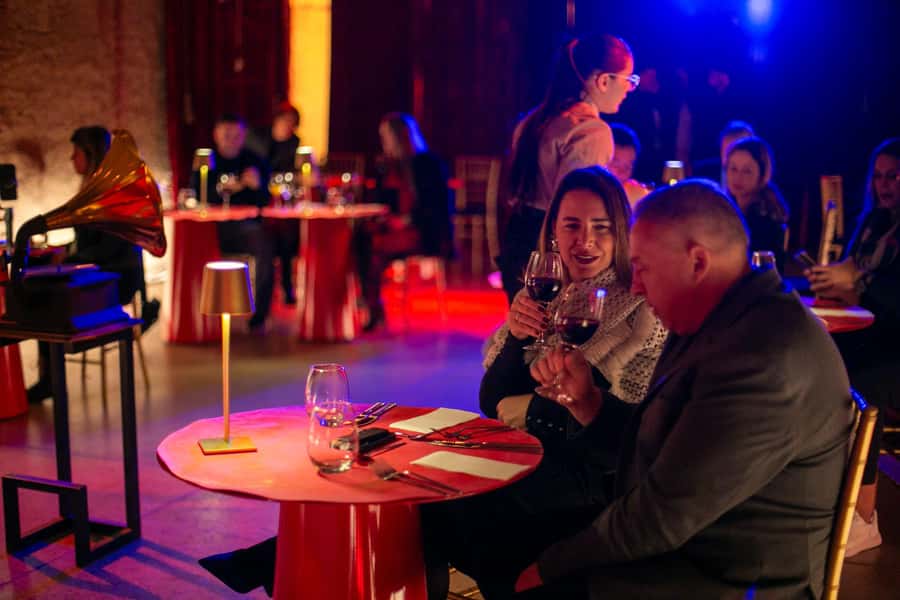 Mendoza: Tango Show with Dinner at Hualta Winery Hotel - A theatrical journey from Buenos Aires to the 1940s