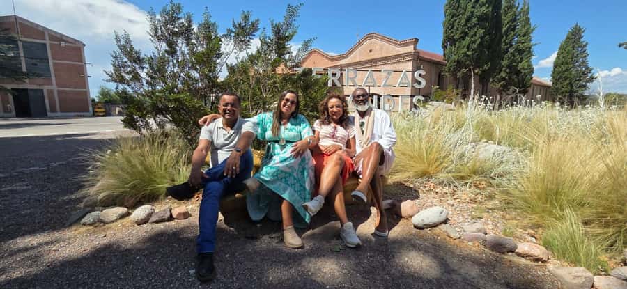 Mendoza: Top Wineries Guided Tour with Transportation - What the price really covers