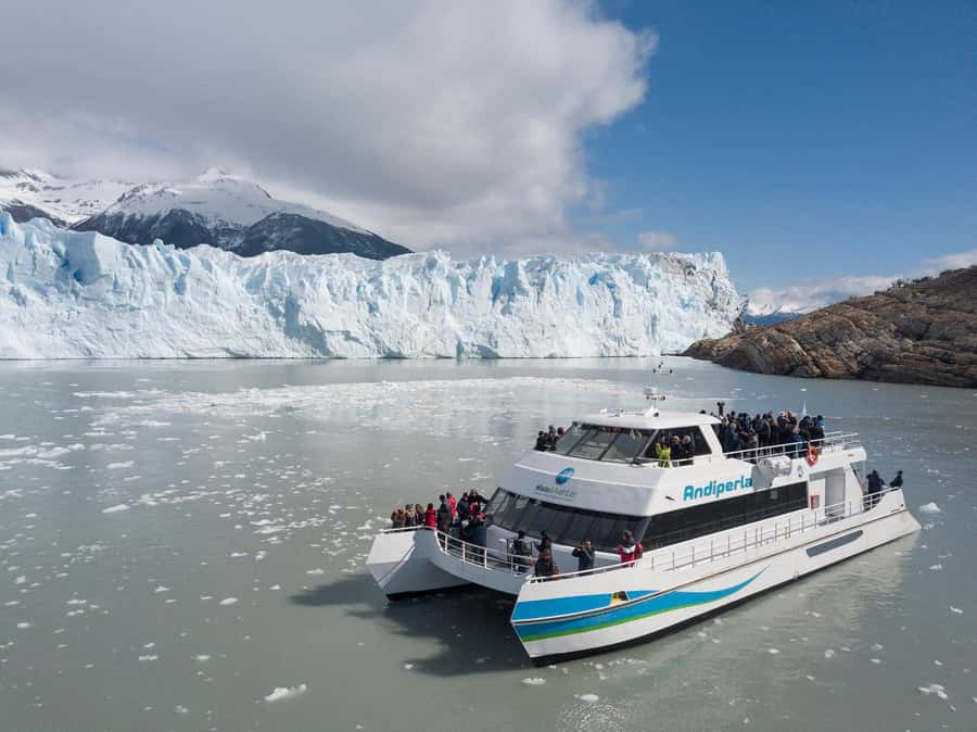 Nautical Safari: Navigate and feel the energy of the Perito Moreno Glacier. - The south face at 400 meters