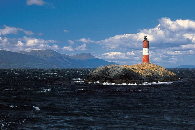Navigate through the Beagle Channel: Seal, Bird & Penguin Islands - Los Lobos Island and its sea lions