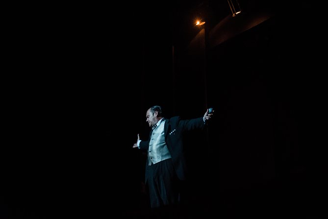 Palacio Tango: Tango Show at the Piazzolla Theater - The old Guemes Gallery gives the evening its character