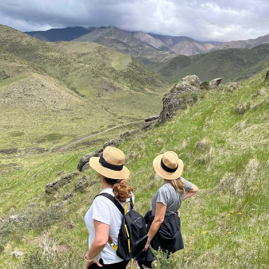 Private Experience: Horseback Riding and BBQ in the Mountain - Estancia La Carrera - Riding calm Criollo horses toward the Andes