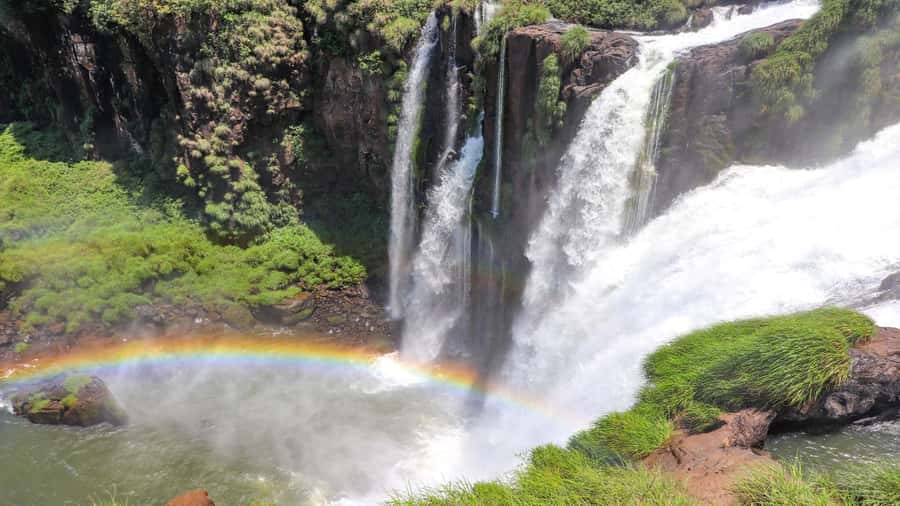 Puerto Iguazu: Argentine Falls & Great Adventure Boat - Practical packing for a wet day