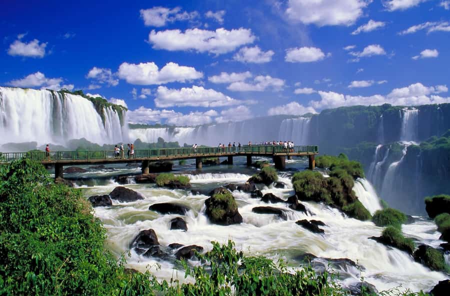 Puerto Iguazú: Brazilian Falls Half-Day Panoramic Tour - The 950-meter path along the cliffs