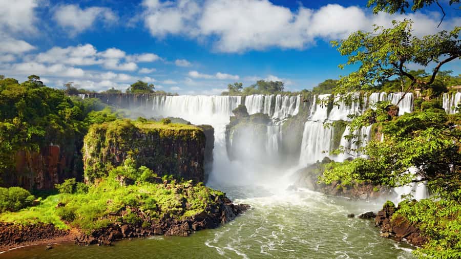 Puerto Iguazú: Brazilian Falls Half-Day Panoramic Tour - The Floriano Falls walkway and Devil’s Throat views
