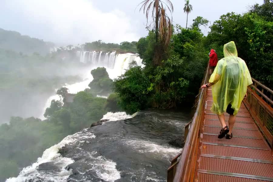 Puerto Iguazú: Iguazú Falls Adventure with 4WD & Boat Ride - Puerto Macuco and the first six kilometers by boat