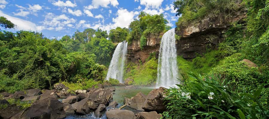 Puerto Iguazu: Iguazu Falls Argentinian Side Full-Day Tour - Walking, weather, and what to pack