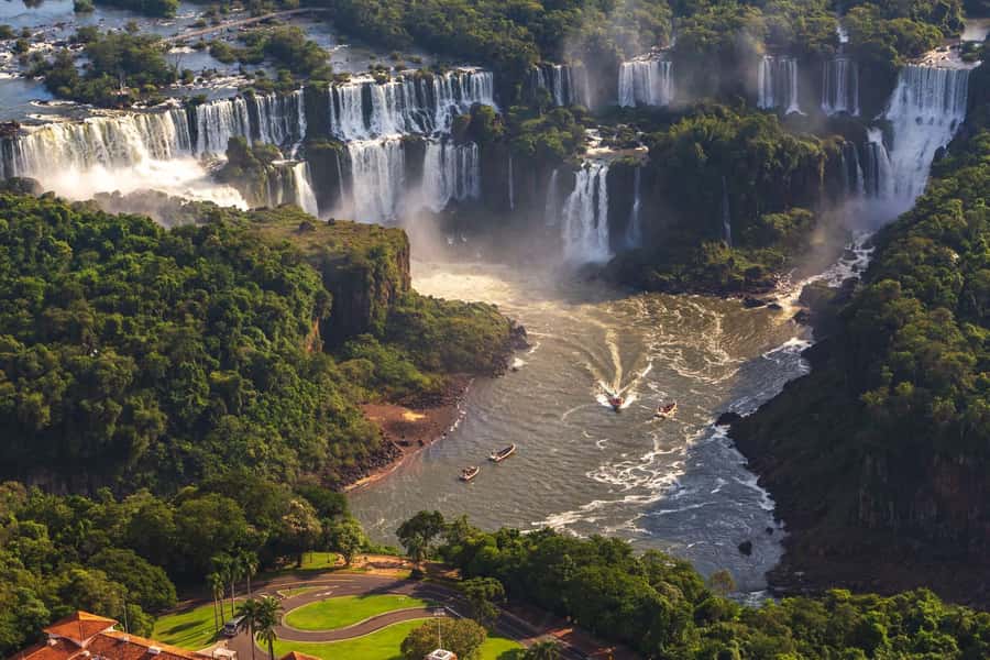 Puerto Iguazu: Iguazu Falls Boat Tour and Gran Aventura - The Argentine side begins with water in motion
