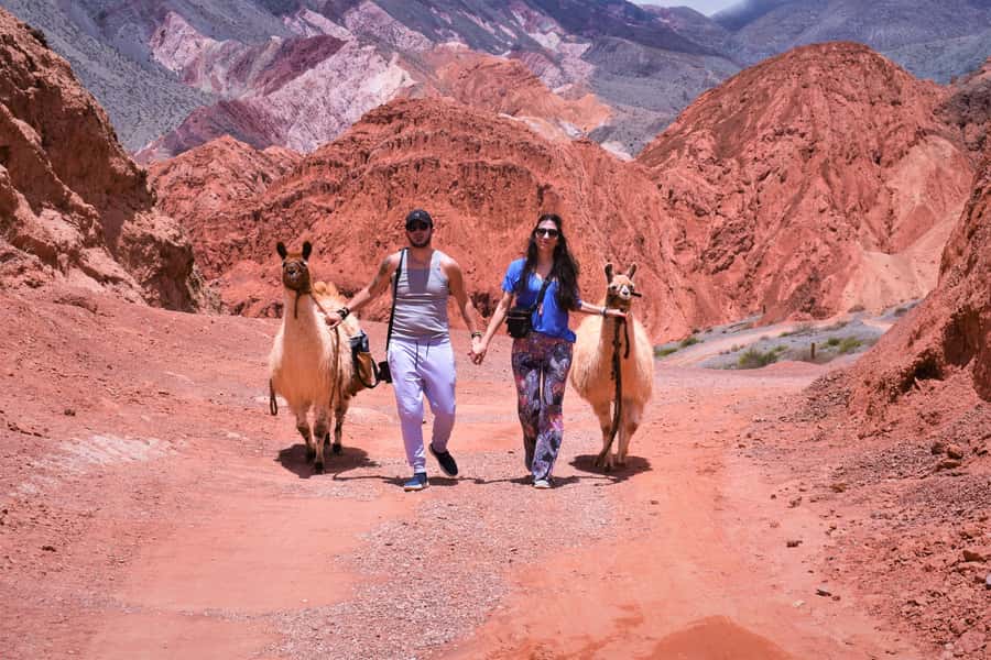 Purmamarca: Hiking with Llamas through multicolored mountains - Meeting beside Paseo de los Colorados