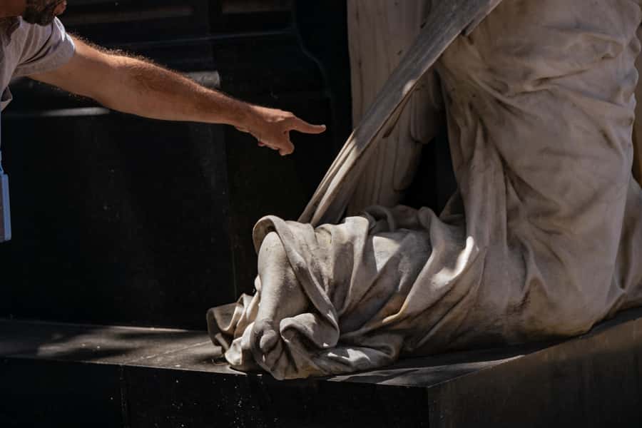 Recoleta Cemetery - Small Group Tour of History & Secrets - The guide makes the difference