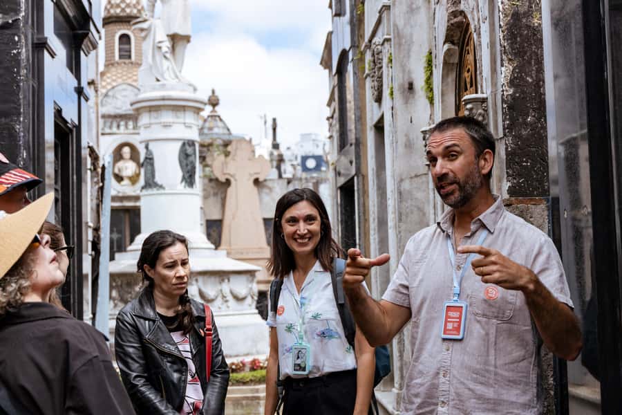 Recoleta Cemetery - Small Group Tour of History & Secrets - Who should take this cemetery tour?