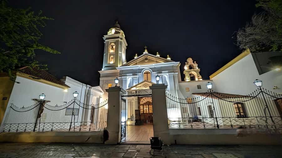 Recoleta Walking Tour and Live Jazz Show - Alvear Avenue and French-style Buenos Aires