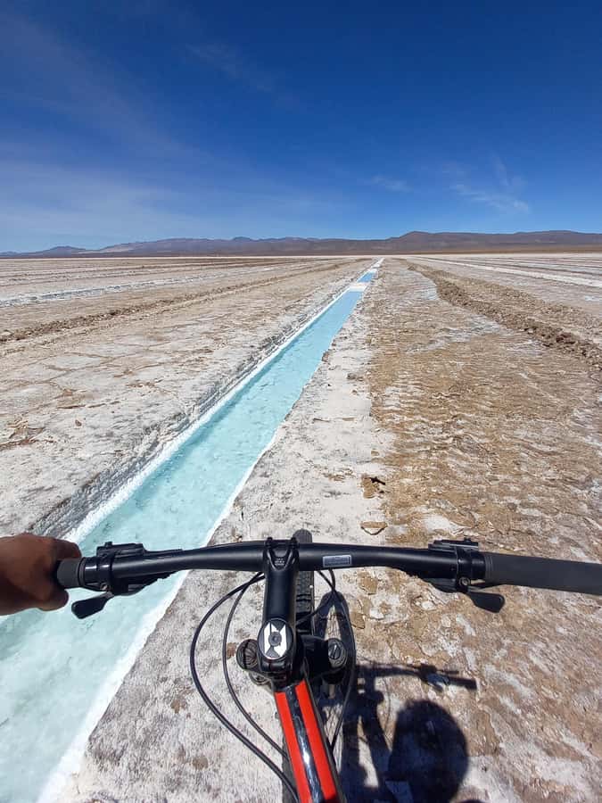 Salinas grandes by bike with lunch - The Ojos del Salar and the working salt pools