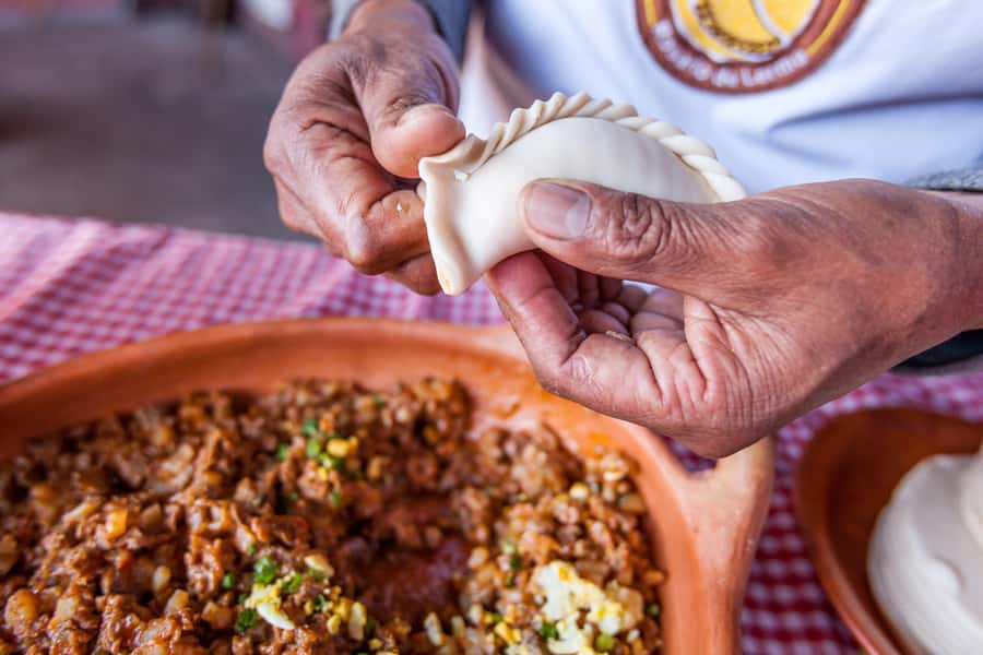 Salta en un Bocado - Cultural Tour & Empanada Tasting - Starting at Palacio Arzobispal and Plaza 9 de Julio