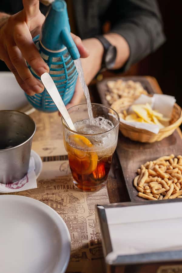San Telmo: Historical Guided Tour with Street Food & Drinks - Who should book this experience