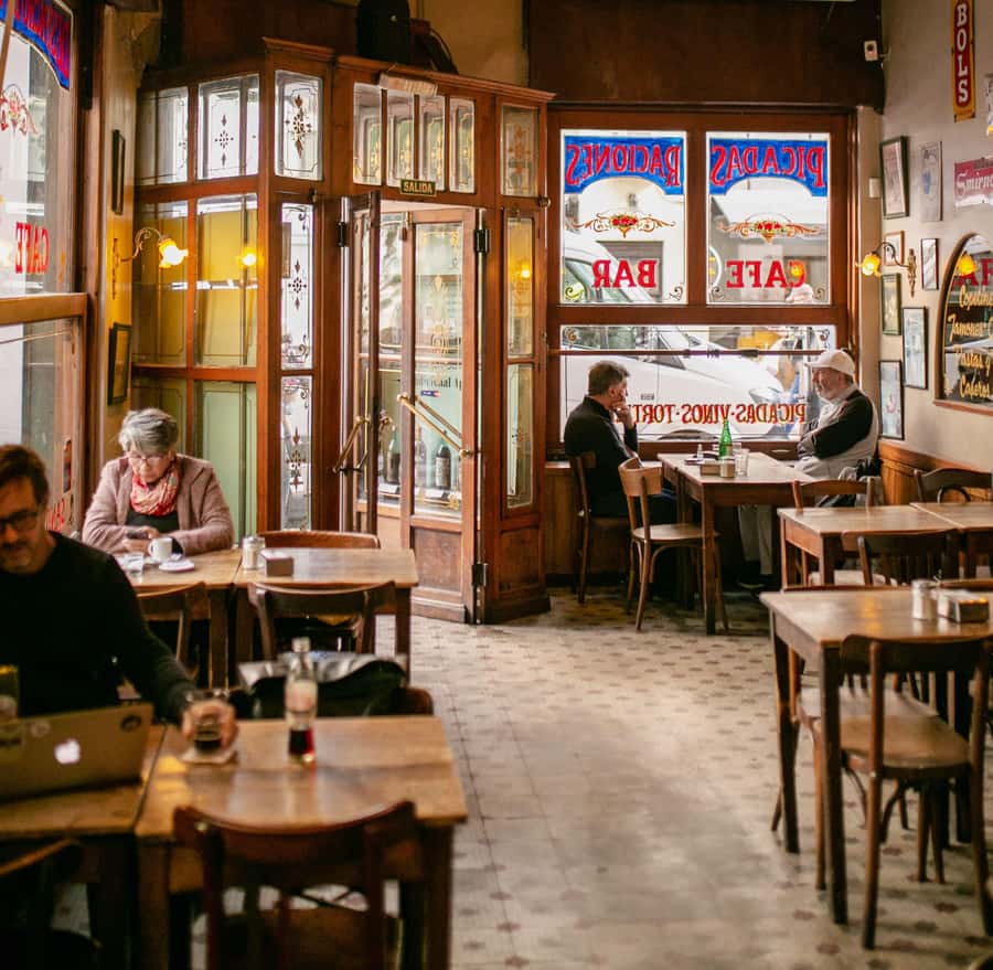 San Telmo: Historical Guided Tour with Street Food & Drinks - Why this San Telmo food walk works