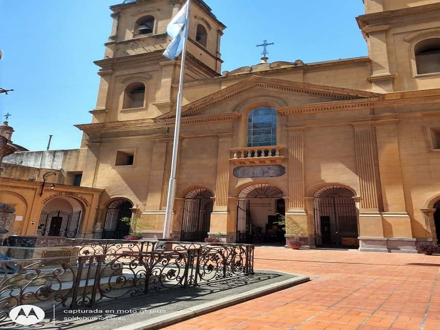 San Telmo Private Guided amazing Walking Tour - Starting With the San Telmo Market