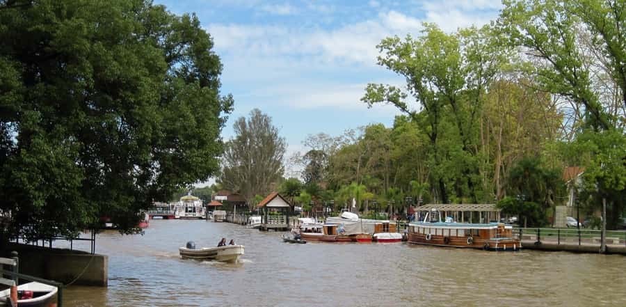 Tigre Delta: Half-Day Tour and Boat Trip - Boarding the catamaran in Tigre