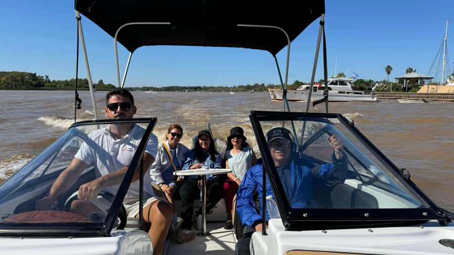 Unique Tigre and Delta Private Day Cruise Navegation - What the guide adds to the day