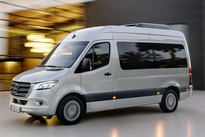 Ushuaia Airport Shared Transfer - Punctuality is the main strength, but not a guarantee