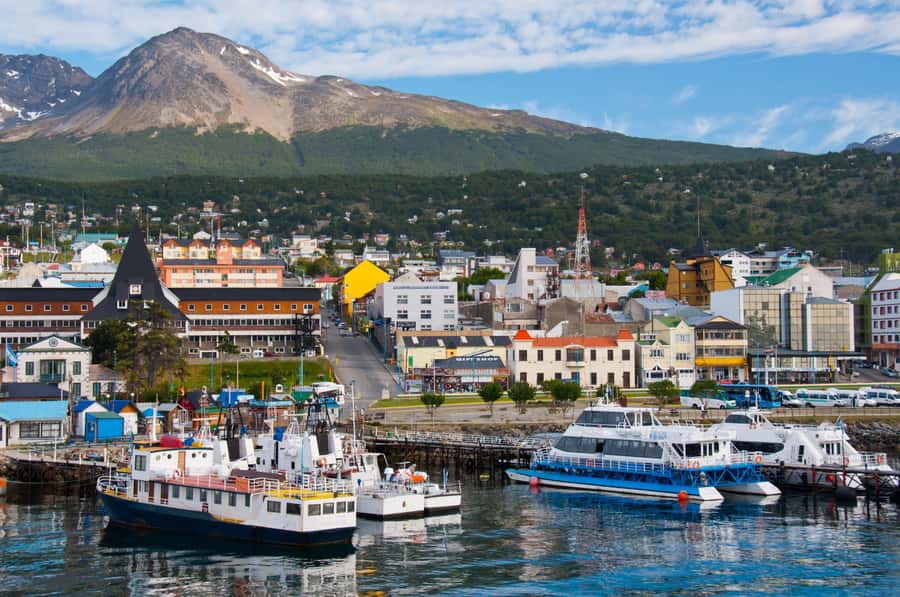 Ushuaia: Beagle Channel Boat Tour and Penguin Experience - The fixed highlights and the moving schedule