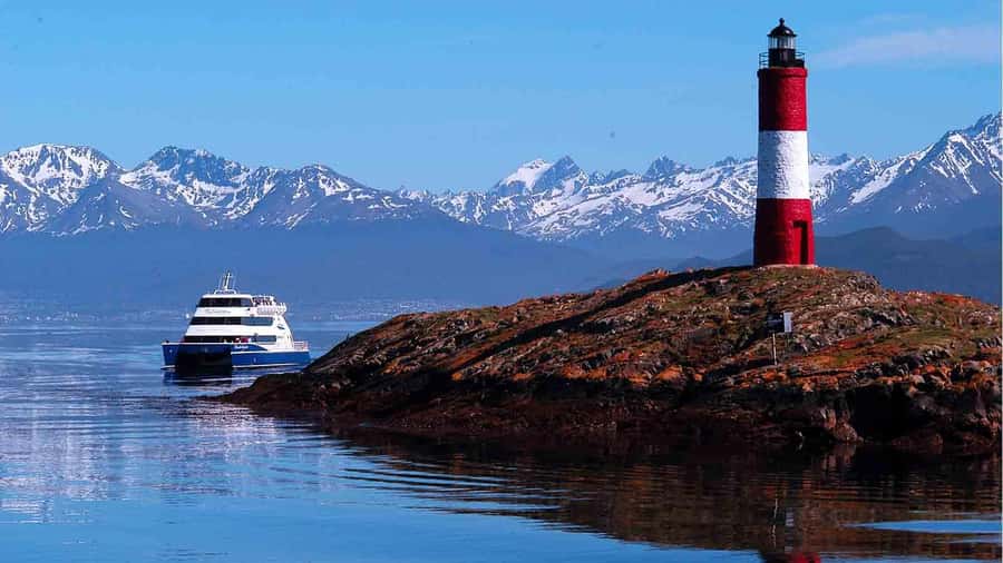 Ushuaia: Beagle Channel Penguin Colony Tour - Les Eclaireurs Lighthouse and the SS Monte Cervantes