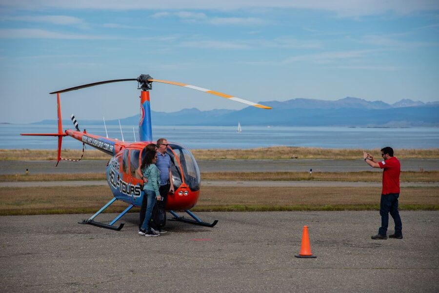 Ushuaia: Heart of the Andes Scenic Helicopter Adventure - The champagne landing in the Andes