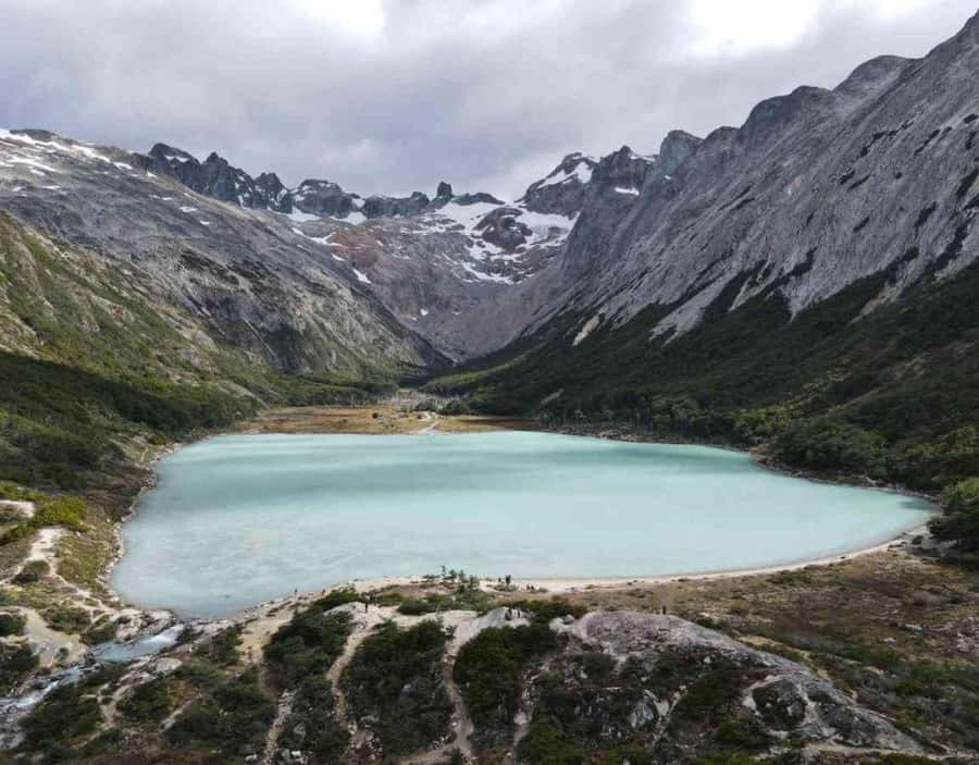 Ushuaia: Laguna Esmeralda Guided Trek with Box Lunch - What comes in the box lunch