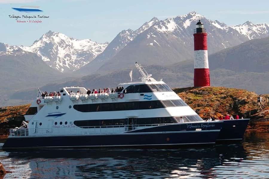 Ushuaia: Sailing Beagle Channel to the Penguin Colony - Les Eclaireurs Lighthouse, the postcard view