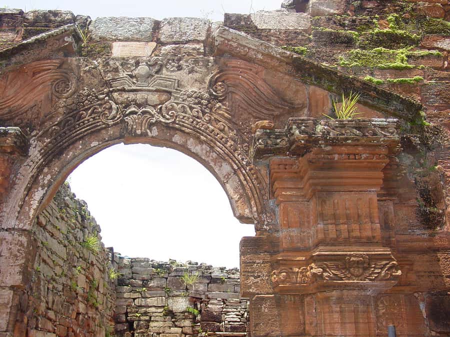 Visit to the Jesuit Ruins of San Ignacio and the Wanda Mines - The road through yerba mate and tea country